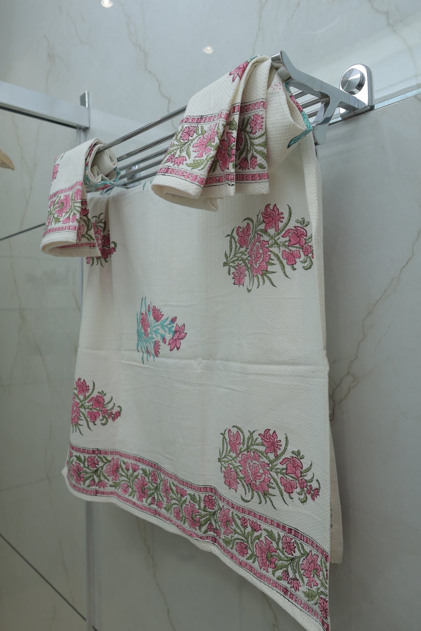 Pretty Pink Bath Towels and Napkin Set