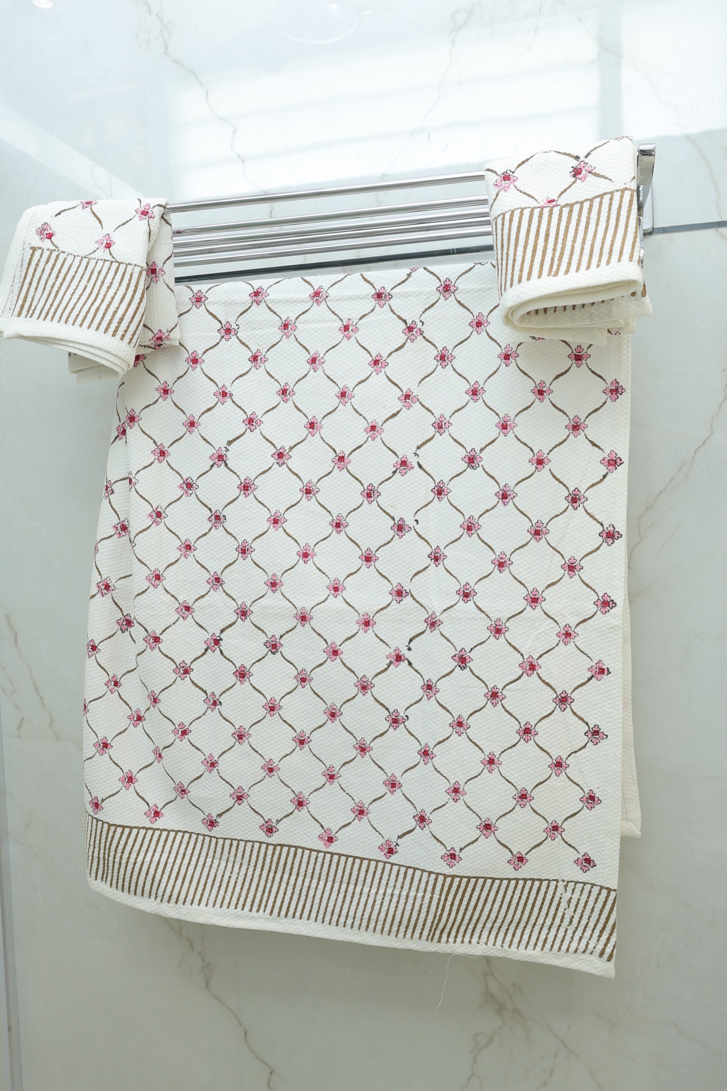 Delicate Pink Floral Bath Towels and Napkin Set