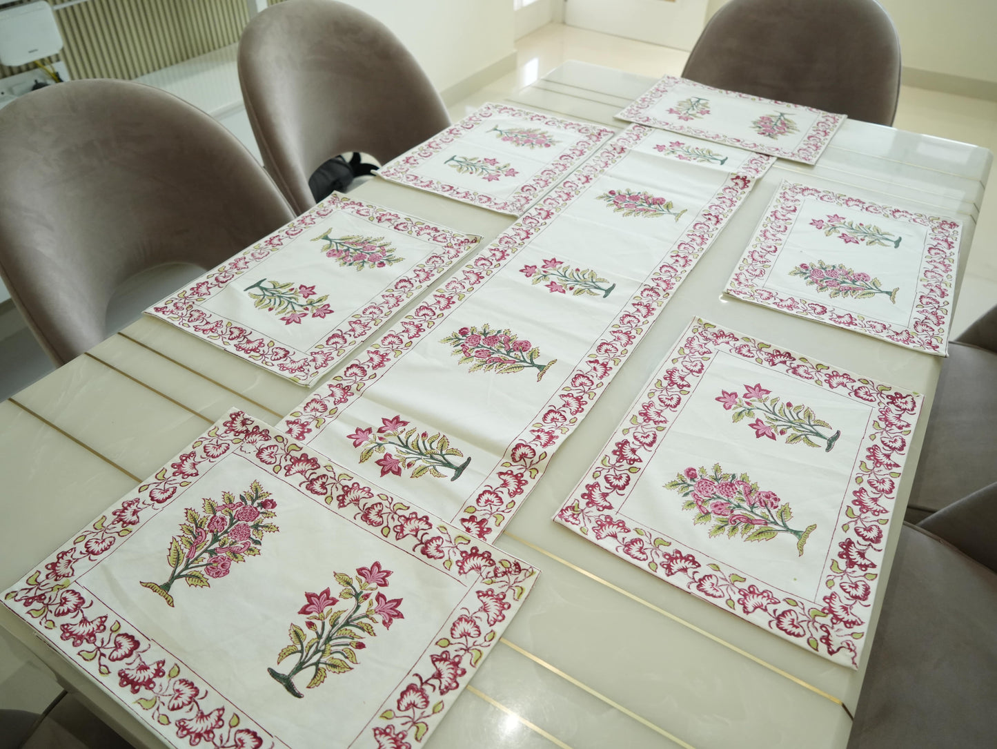 Festive Dining Delight: Pink Elegance and Charm