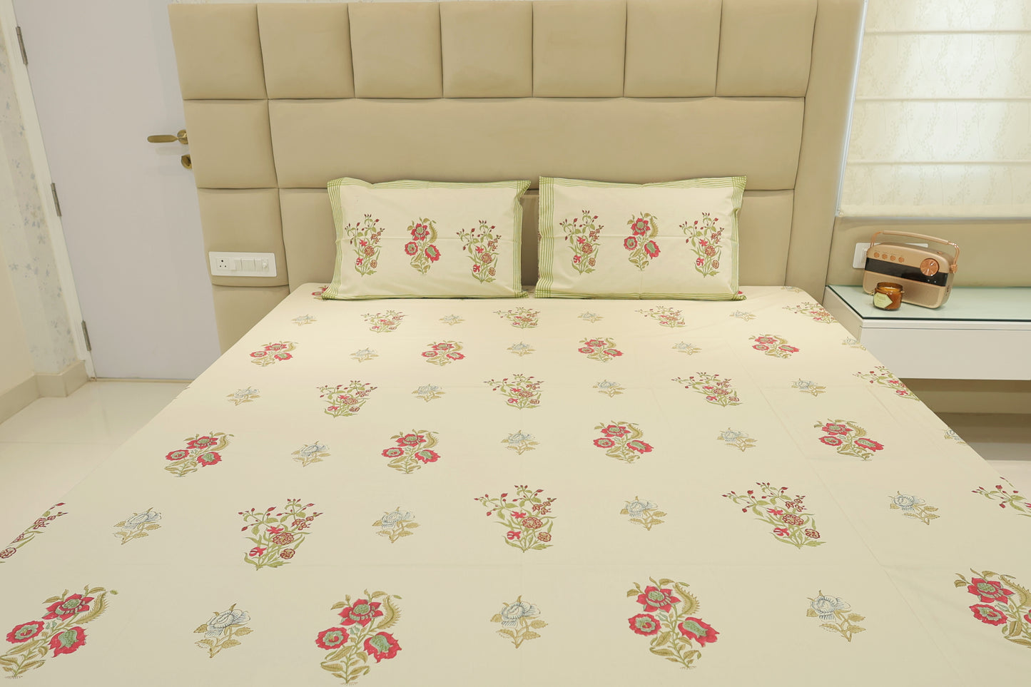 Blossom Dream Double Bed King Size Bedsheet with 2 Pillow Covers
