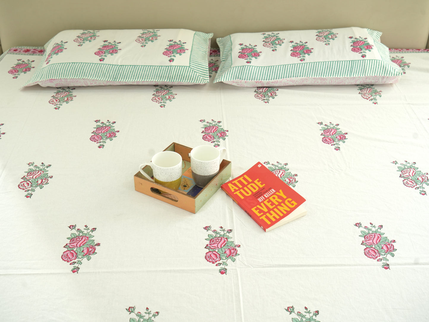 Rose Radiance Double Bed King SizeBedsheet with 2 Pillow Covers