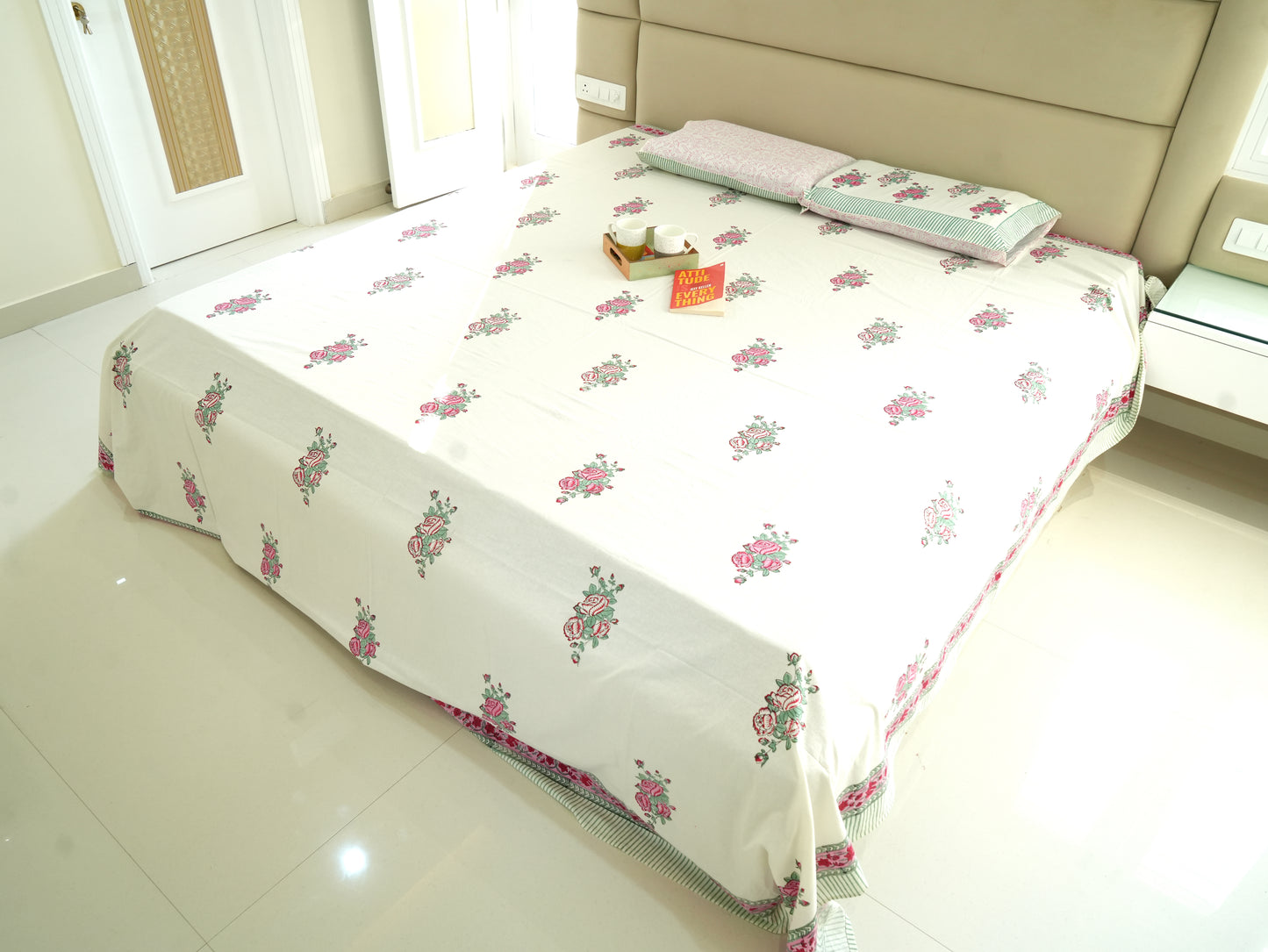 Rose Radiance Double Bed King SizeBedsheet with 2 Pillow Covers