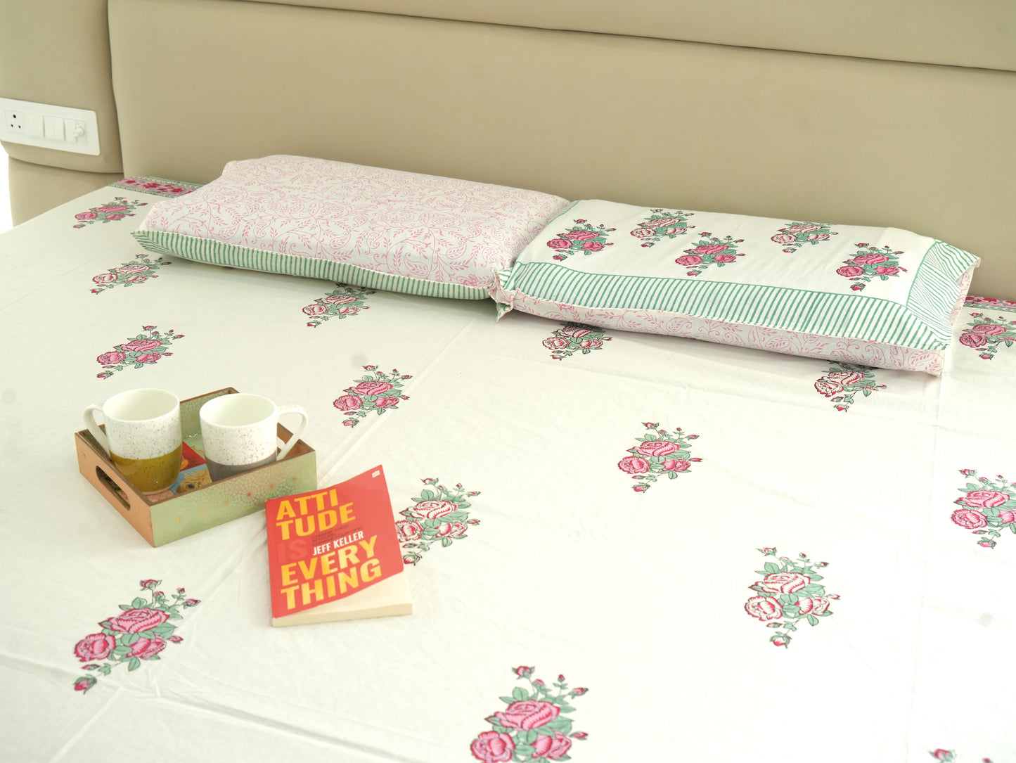 Rose Radiance Double Bed King SizeBedsheet with 2 Pillow Covers