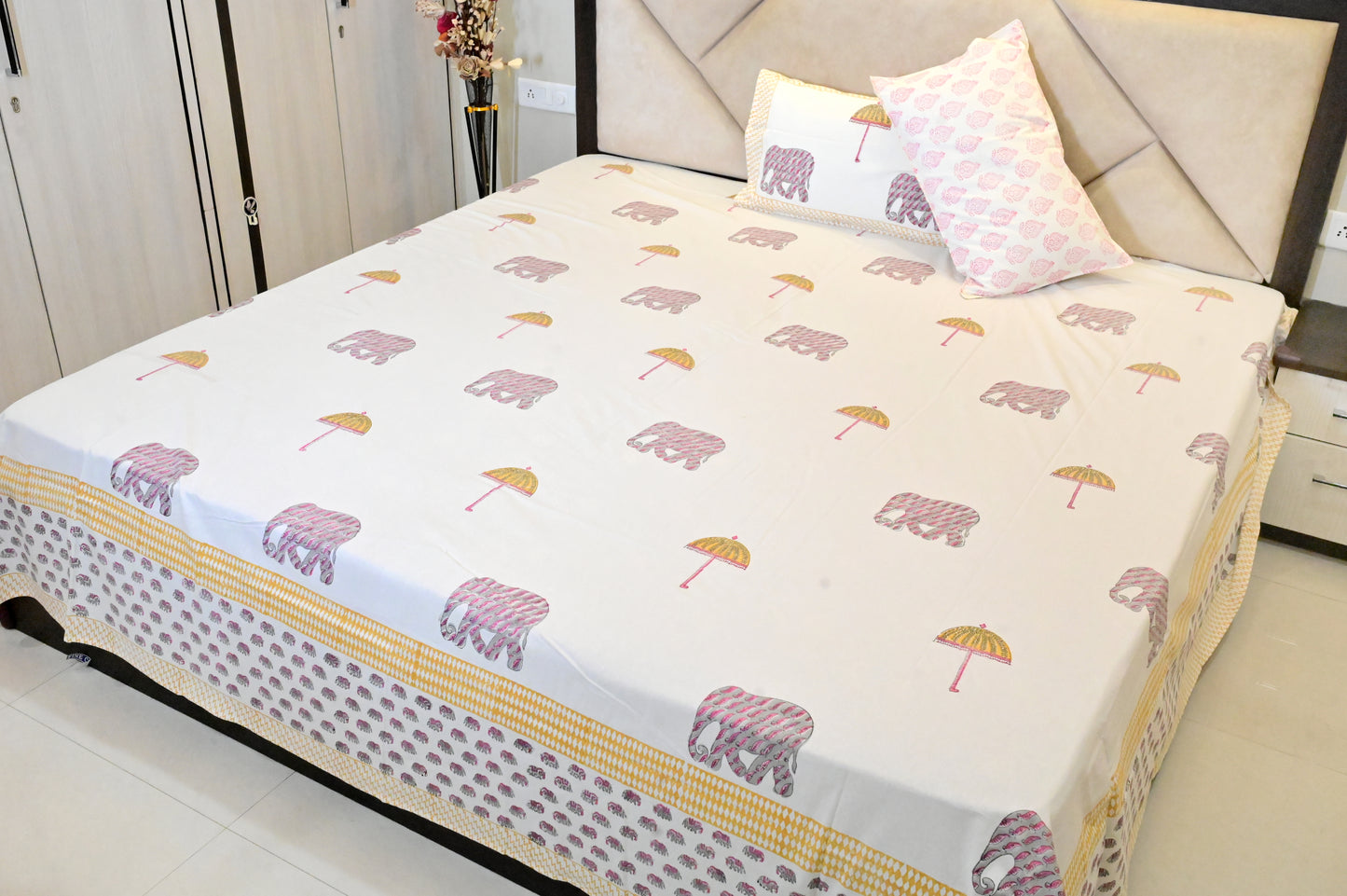 Regal Elephant Print Double Bed Super King Size Bedsheet with 2 Pillow Covers