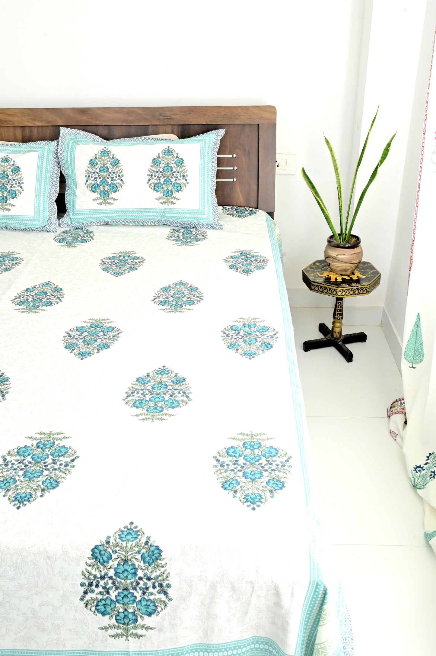 Jaipur Bouquet Double Bed Screen Print Bedsheet