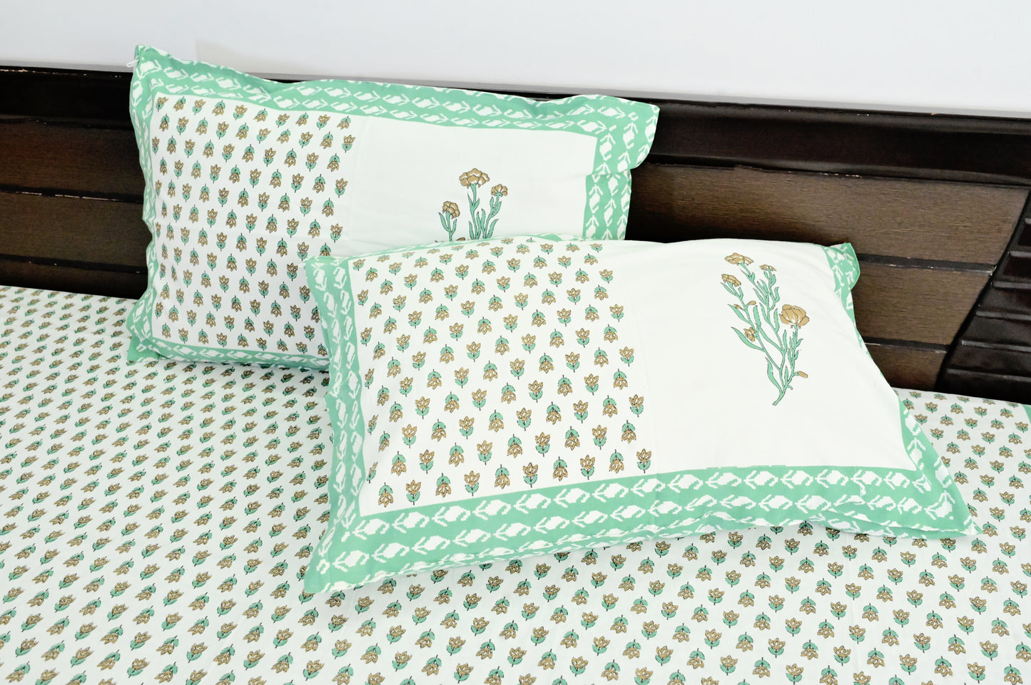 Desert Garden Green Double Bed Screen Print Bedsheet