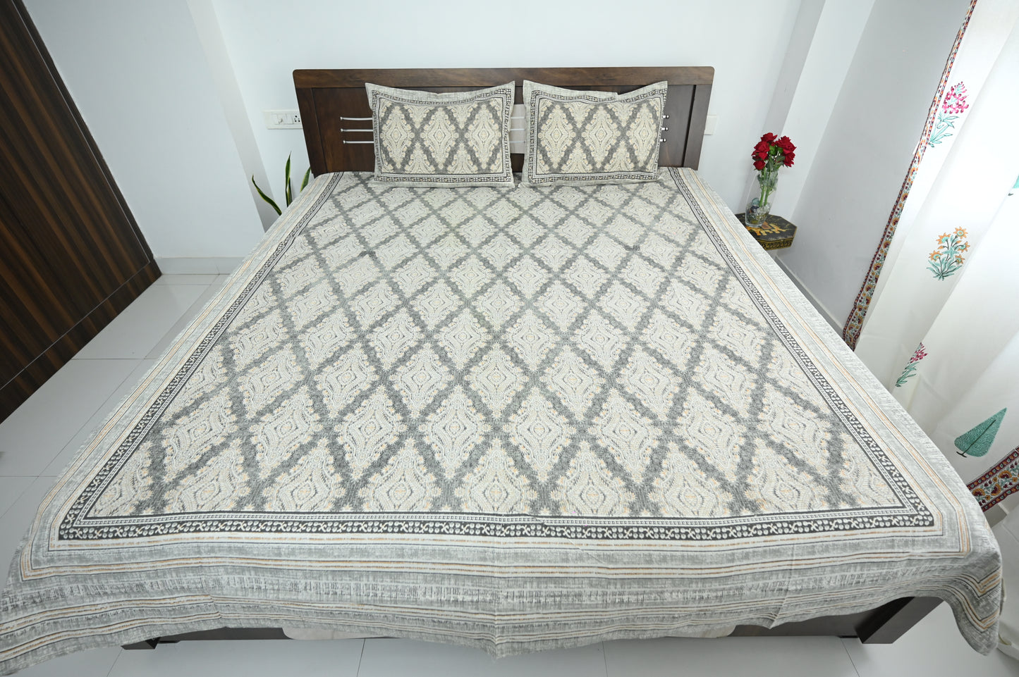 Grey Jaal Design Double Bed Screen Print Bedsheet