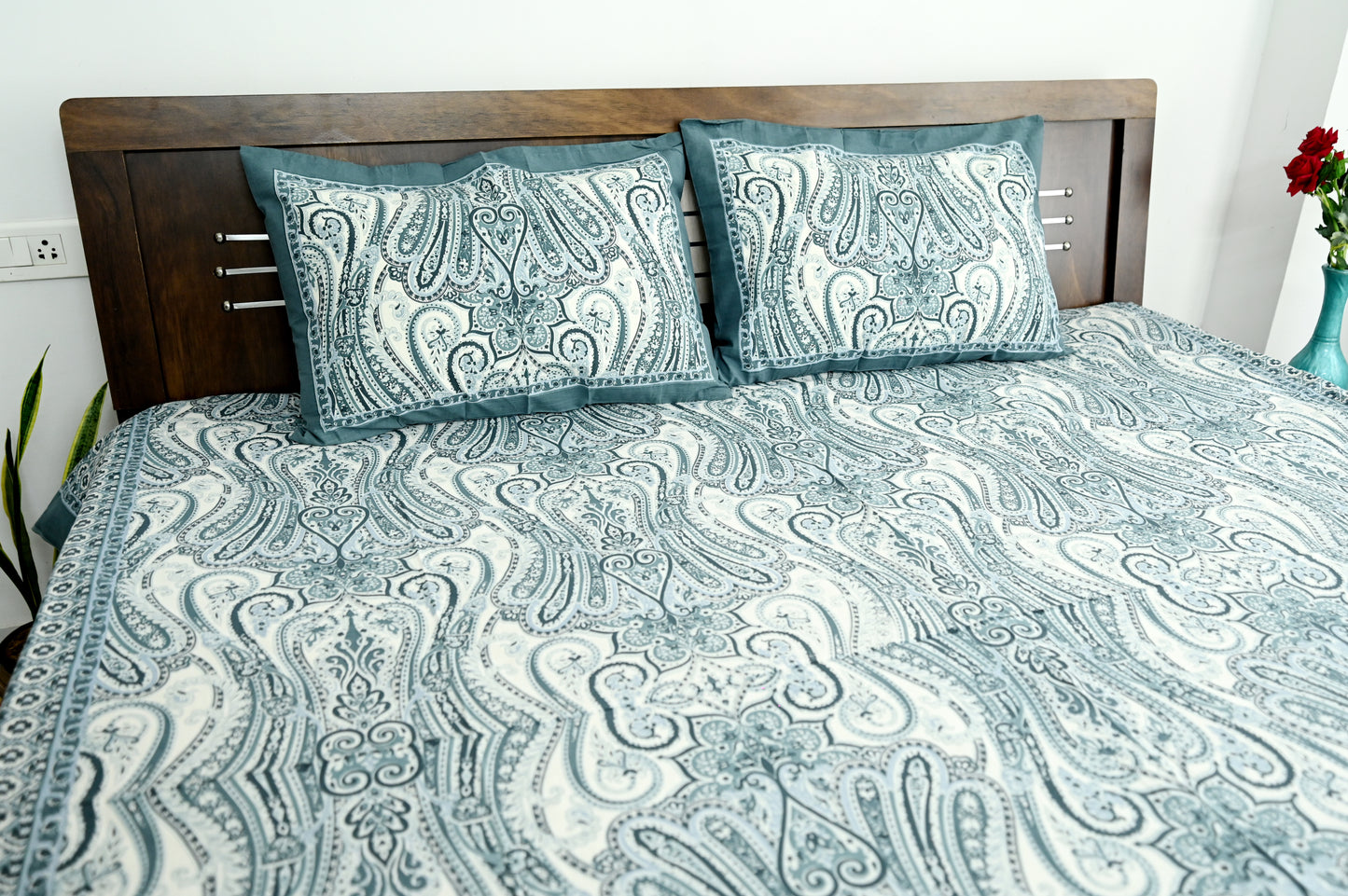 Floral Essence Grey Double Bed Screen Print Bedsheet