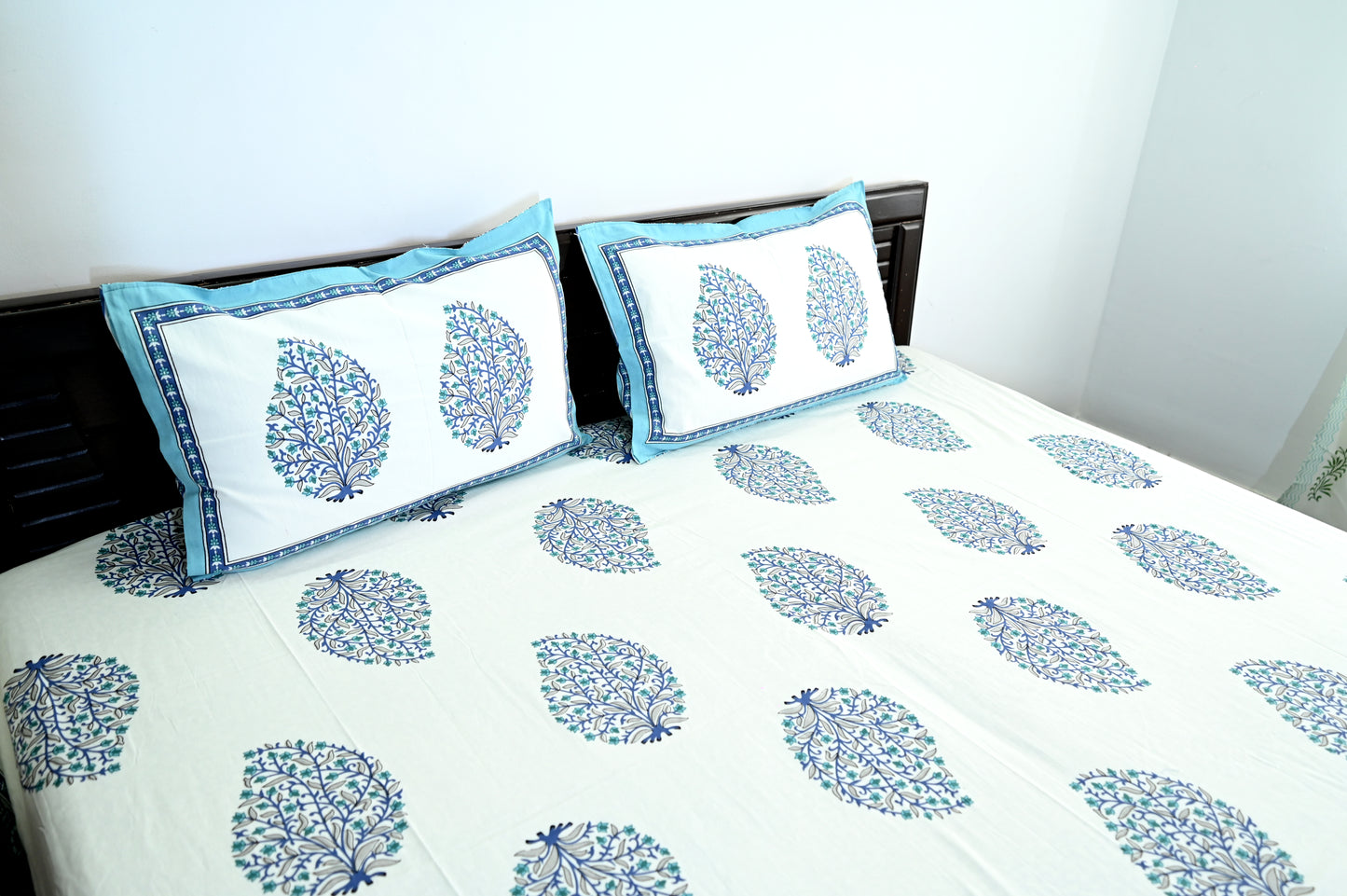 Jaipur Petal Prints Double Bed Screen Print Bedsheet