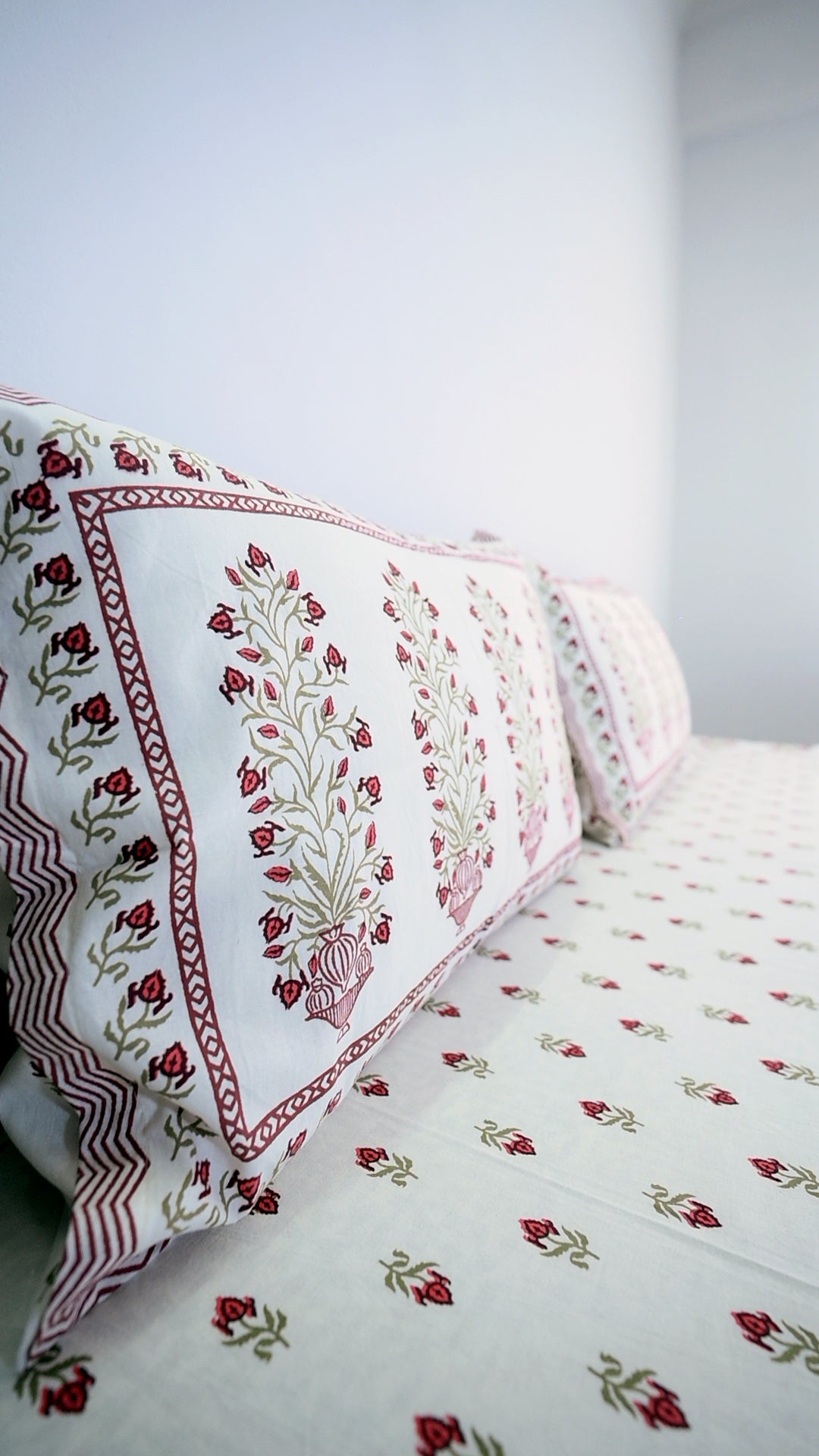 Rajasthani Roses Pink Double Bed Screen Print Bedsheet