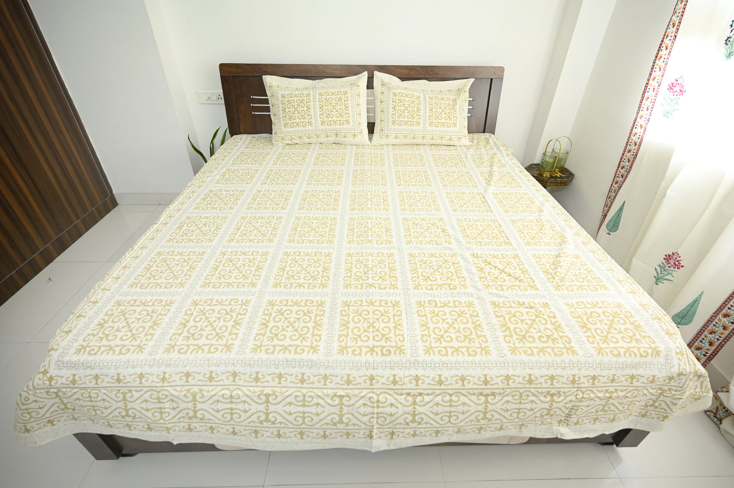 Amber Petals Prints Double Bed Screen Print Bedsheet