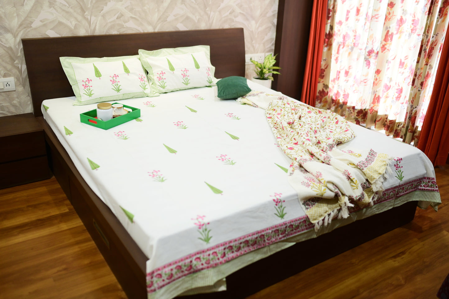 Blooming Elegance Double Bed King Size Bedsheet with 2 Pillow Covers