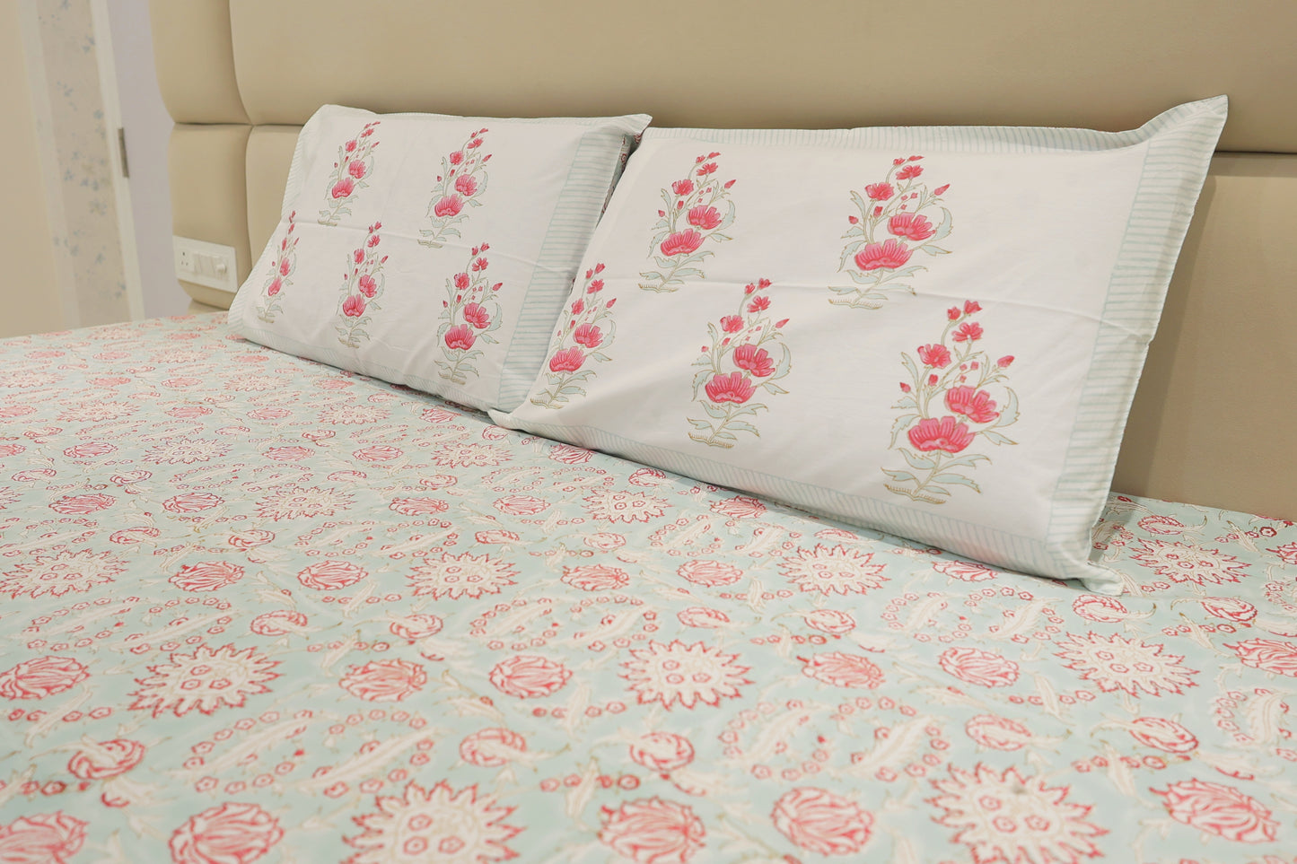 Daisy Delight Jaipuri Print Double Bed King Size Bedsheet with 2 Pillow Covers