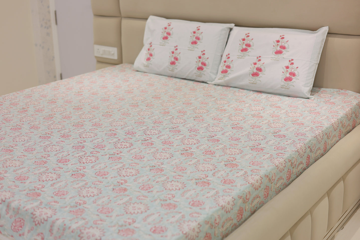 Daisy Delight Jaipuri Print Double Bed King Size Bedsheet with 2 Pillow Covers