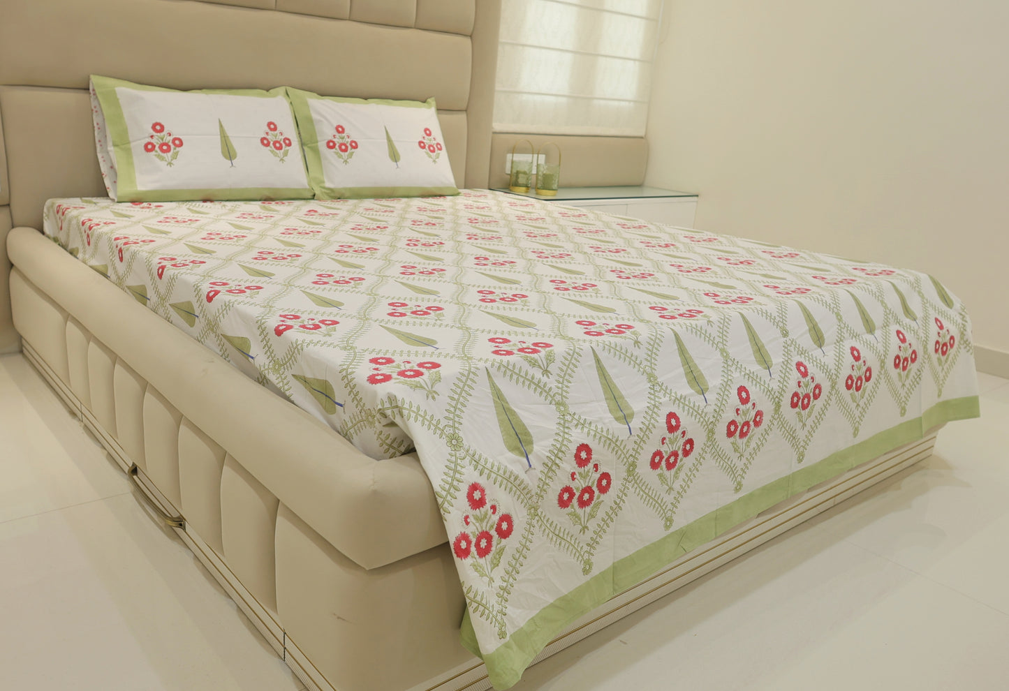 Daisy Dreamscape Double Bed King Size Bedsheet with 2 Pillow Covers