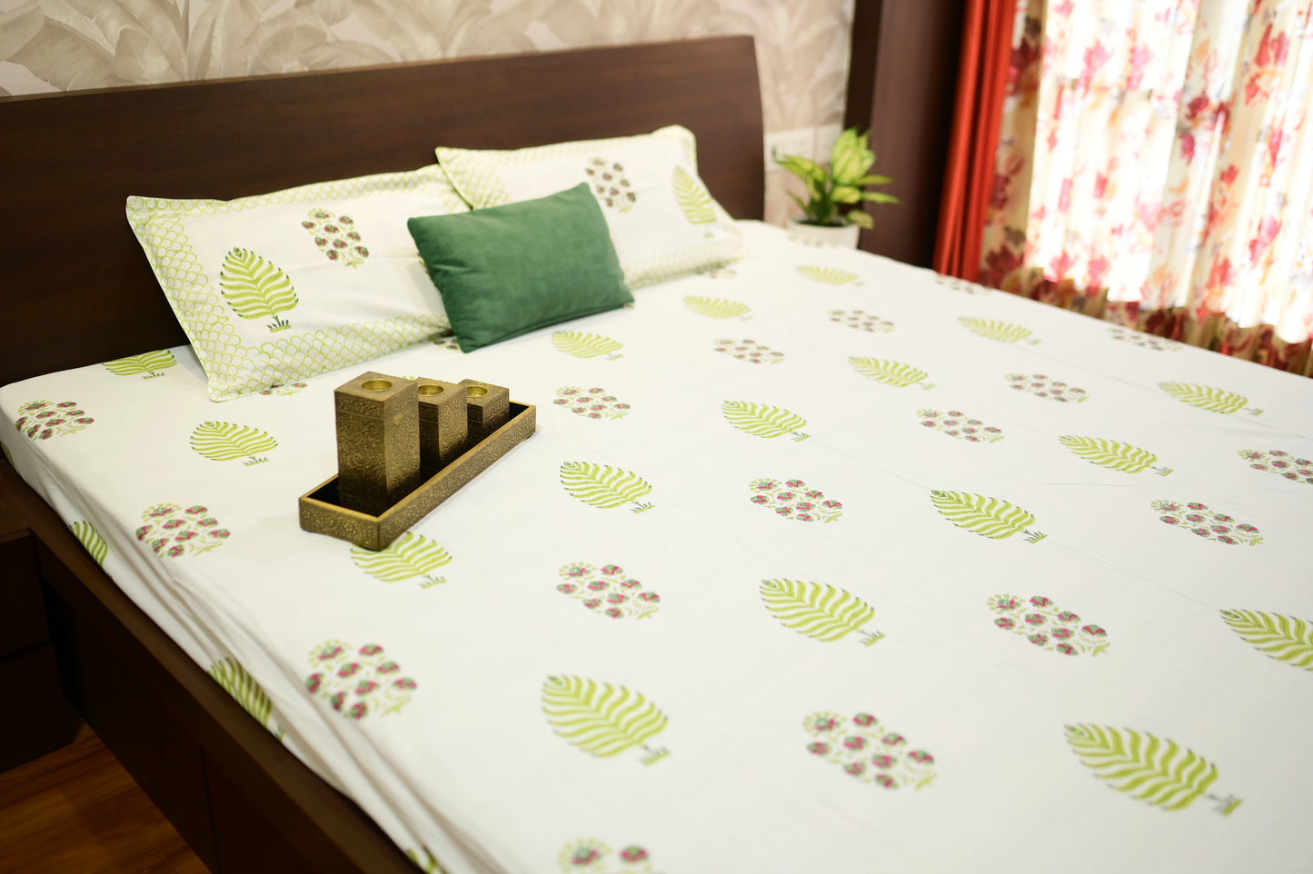 Enchanting Evergreens Double Bed King Size Bedsheet with 2 Pillow Covers