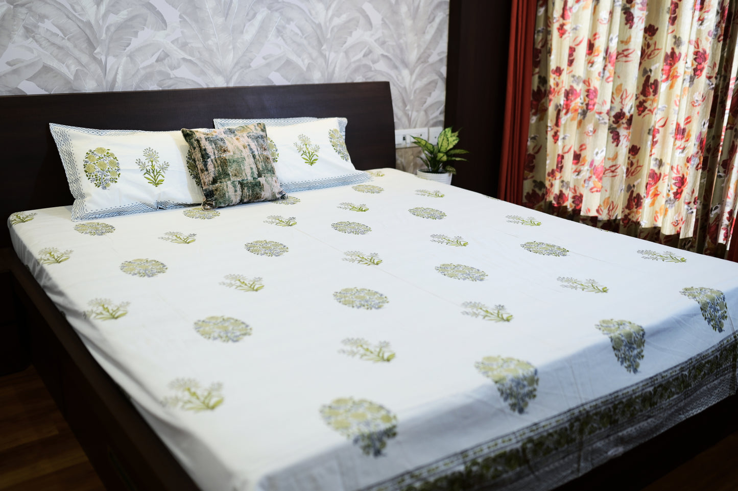 Petal Perfection Double Bed King Size Bedsheet with 2 Pillow Covers