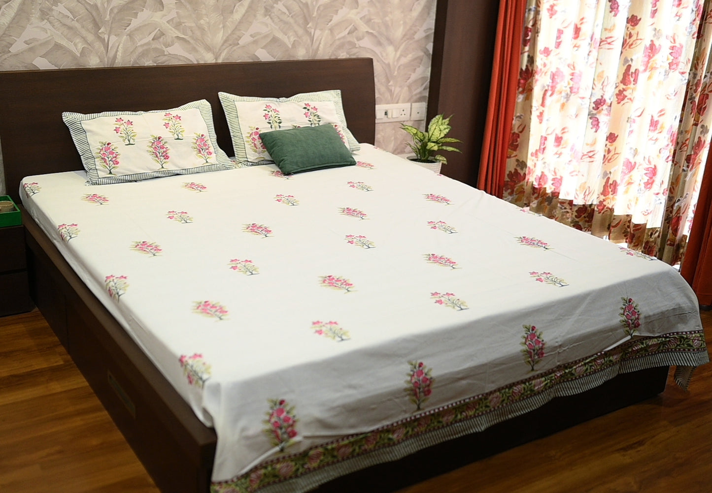 Tropical Tulips Double Bed King Size Bedsheet with 2 Pillow Covers